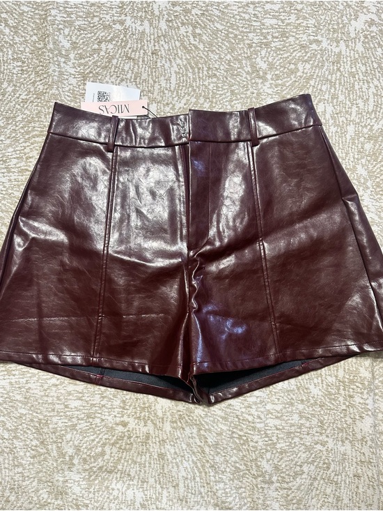 Micas Pants - High-Waist Faux Leather Shorts in Deep Burgundy
